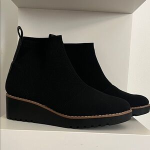 Time and Tru Black Knit Ankle Booties
